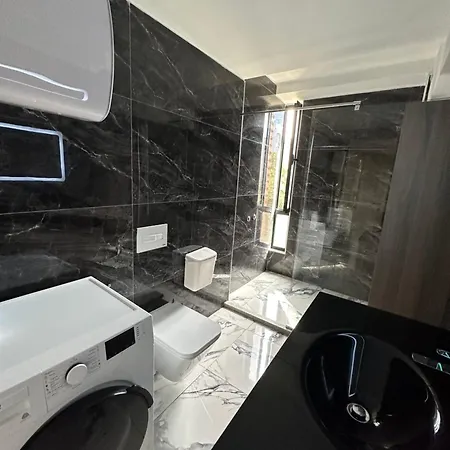 Piazza Center * 地拉那